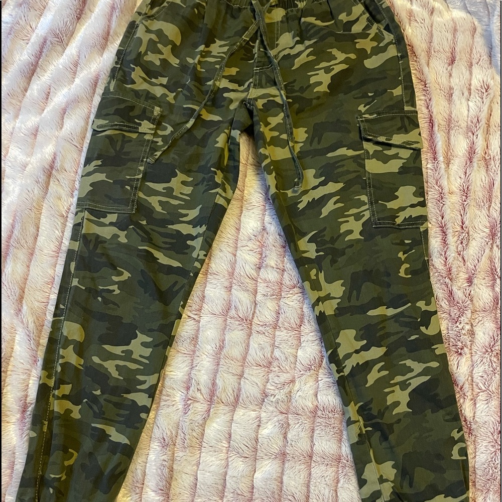 Camo Jogger pants with cargo pockets